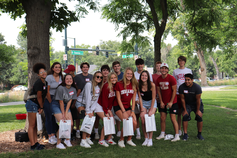 A group of Colorado IU alumni pose for a picture in a park.